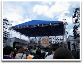 �T�j�[�f�C�҂�