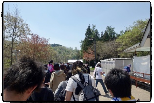 �N���l�R�̍s��