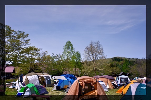 旧荒吐ステージあたりのテントは目一杯詰まってる感じで、津軽を選んだのは完全に正解