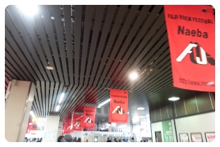 ����AEXPRESS�Ŗ��N���郄�c��I