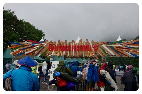 10�N�Ԃ�̓���Q�[�g�I