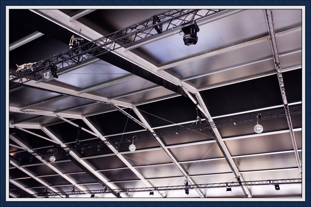 ミラーボールがいっぱい並ぶよ