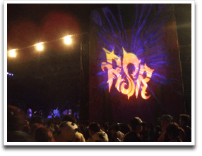 ���SUN�̓X�s�[�J�Ƀ��C�g�𓖂ĂāA���ԂƈႤ������