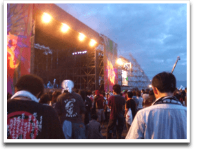 �i�����҂��̃X�^���f�B���O