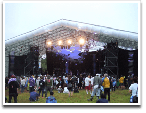 ���N��MOON�͈��N�̂ɖ߂��ăC�C����