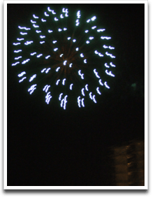 ���N�͏�肭�ʐ^���B��Ȃ������ԉ΂P