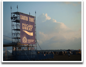 ���z�𗁂т�|�J��