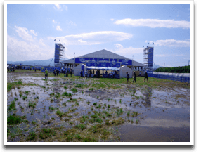 �l�I�ɁA���N��RSR���ے�����ꖇ