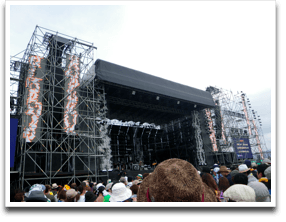 �p�x��t���ċ߂���SUN STAGE