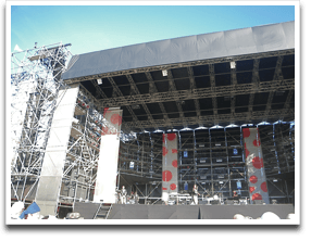 ���N�̓X�s�[�J�ɖ��������ĂȂ��āA�������ɉ������Ă܂���