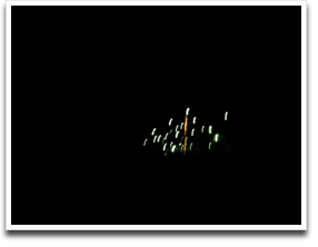 ���N�P��̉ԉ΂R