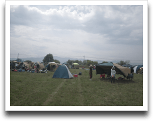 �e���g���ݒ��̐l�X