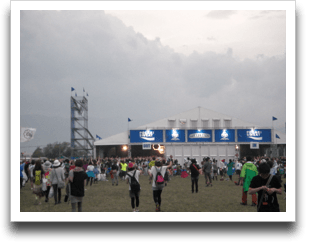 �y�������ɗx��Ȃ���W�܂�l�X