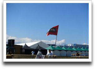 �X�^�b�t�̐l���f�����