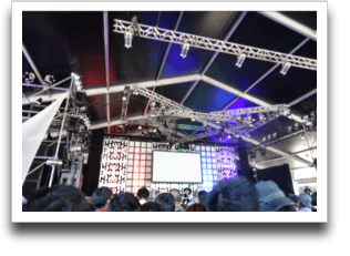 RAINBOW SHANGRI-LA�̃X�e�[�W