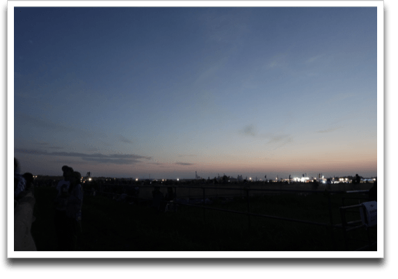 ���Ɩ�̋��E