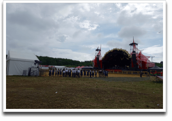 �����̗��X�e�[�W�����Ċ���̐����グ��Ԑ�쒆�w�Z���t�y���̊F����