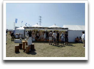 �N���j�J�u�[�X�̔�����