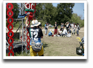 �܂�Ō��̐l�X�ɐ����|���Ă�悤�Ȏ�Î҂̐l