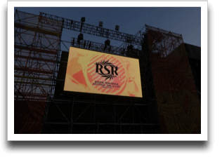 �X�N���[�����Y��ɎB�ꂽ