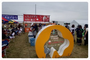 �t�Ɍ����ƁA���g���W���[�X�o�[��������s��