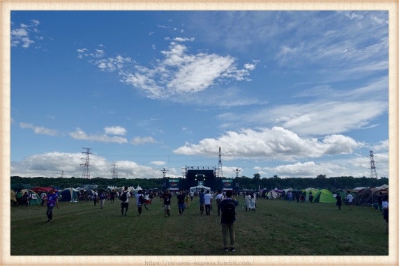 サンステを遠目に