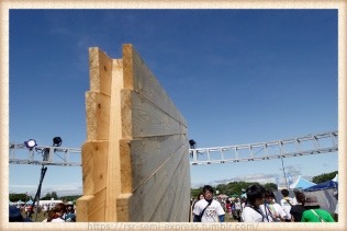 道の真ん中に間仕切りがあった