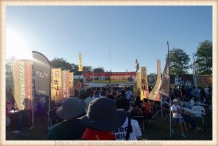 札幌紅櫻公園本館×紅櫻蒸溜所に並ぶよ！