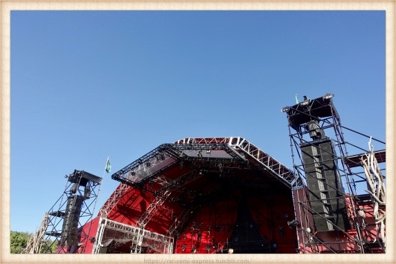 近場で撮ったRED STAR FIELD