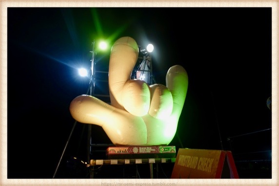 夜のピースマーク