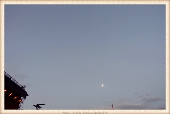 朝焼け近づいてきての、たぶん満月
