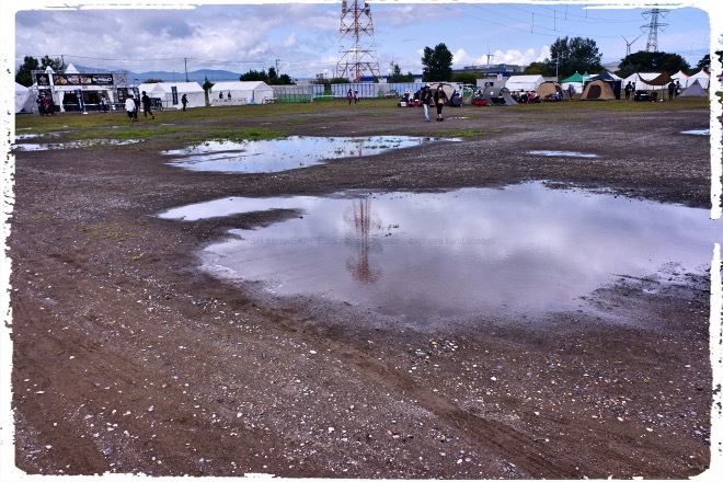 水たまりの鉄塔