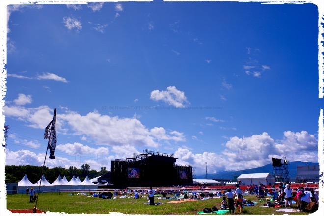 んで、横から見たサンステ