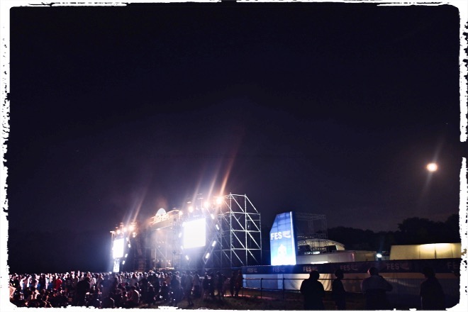 満月と一緒にCreepy Nutsを待ちます