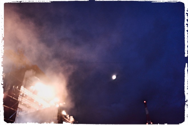 月目当てなんだけど、なんだかよくわからない写真になった