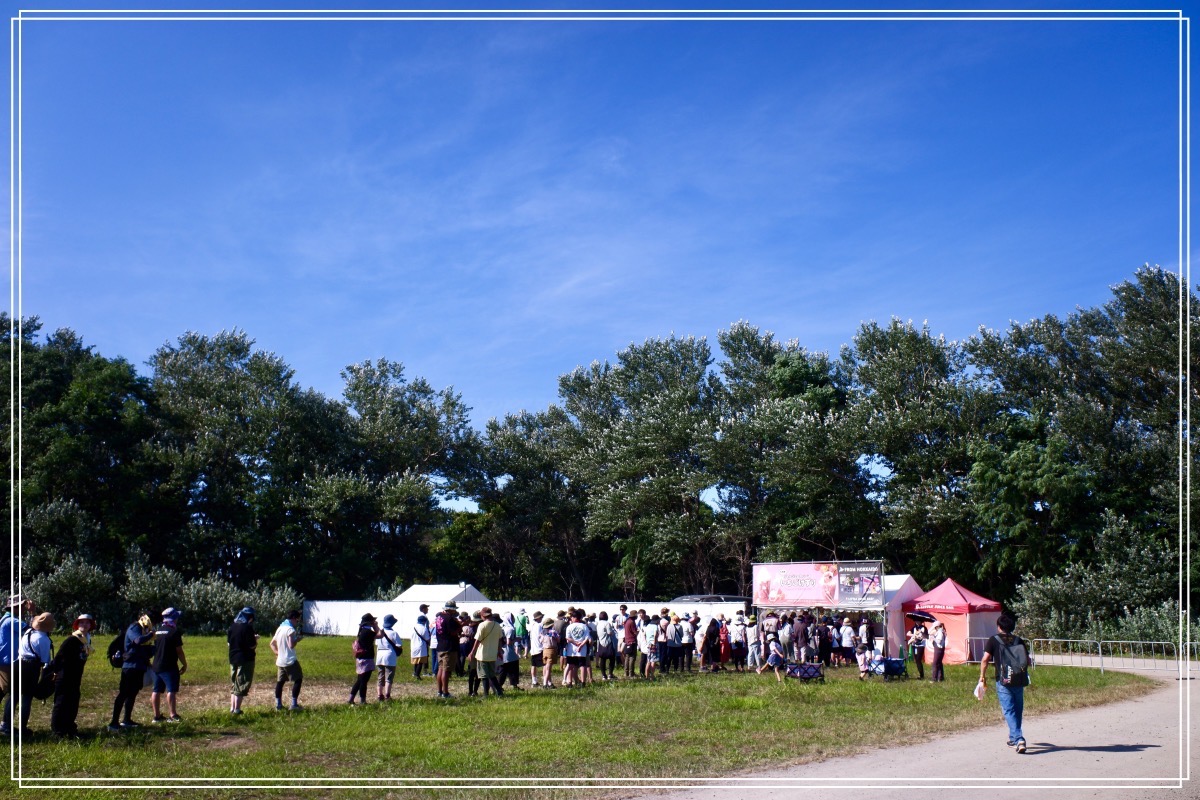 今やっぱり並んでるいちごけずり