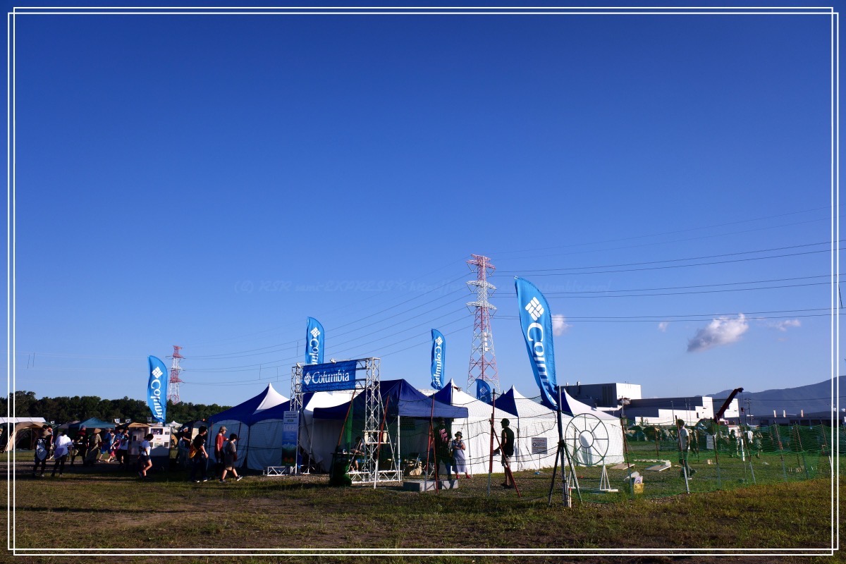 お約束のコロンビアブース