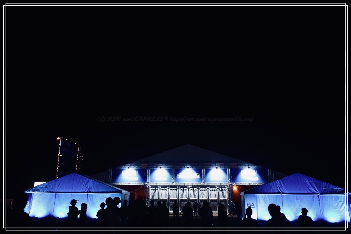 夜のEARTH TENT（外観）