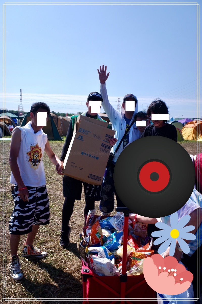 謎のお菓子配りオジサン（諸都合でもの凄い加工してます）