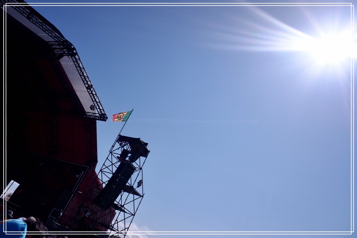 ちょっと角度を付けて、太陽とRED STAR FILED