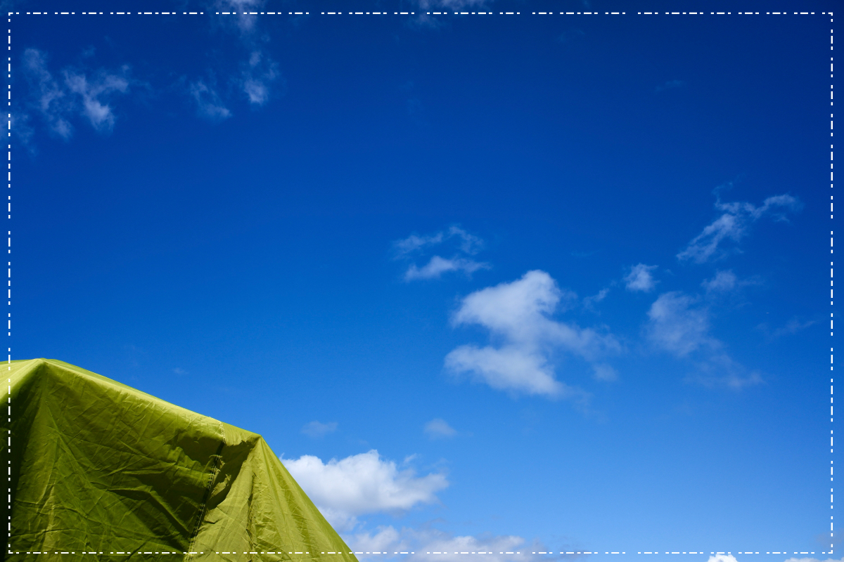 テント越しに青空