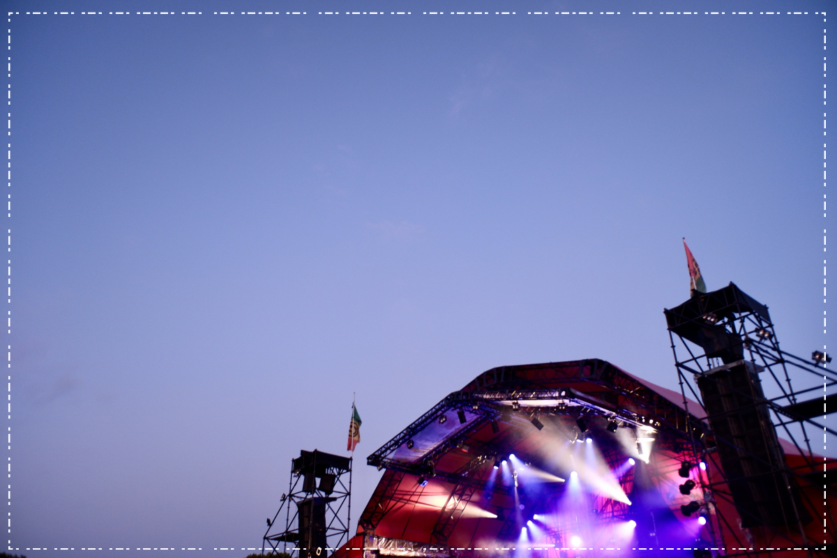 照明確認中のRED STAR FIELD