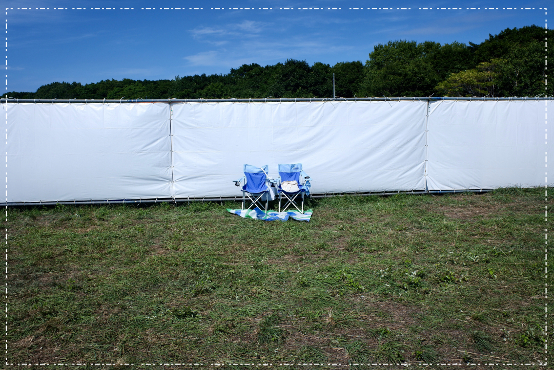 毎年この辺にある、誰かと誰かの椅子