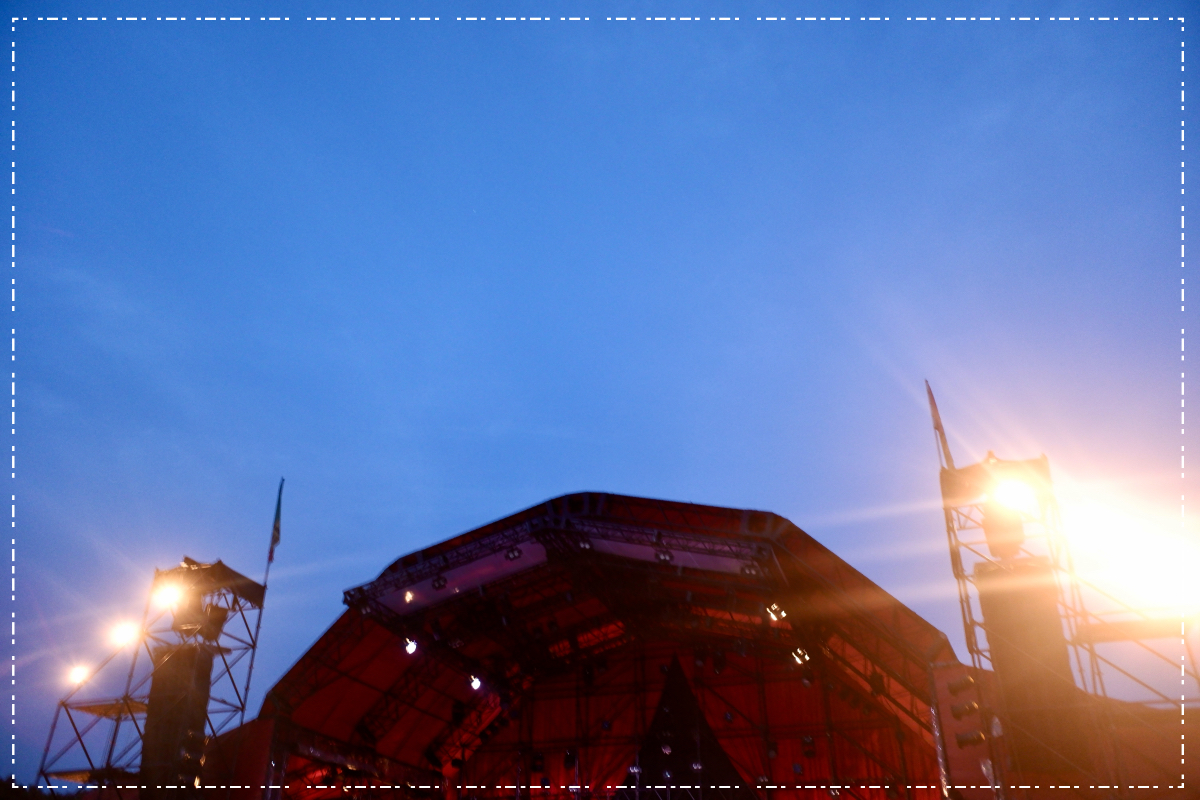 夜のはじまりのRED STAR FIELD