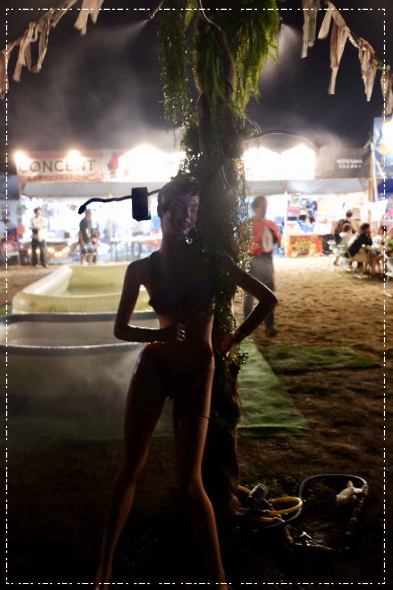 ミストを放つマネキン