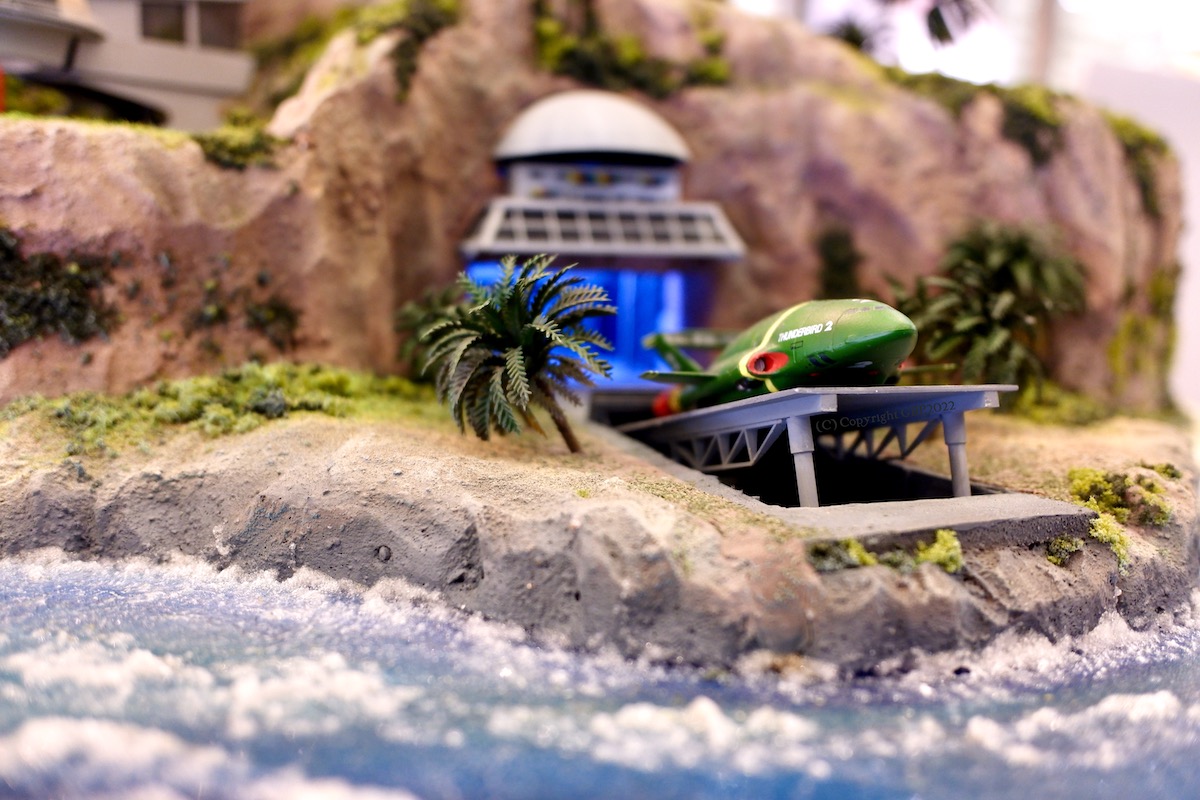 新宿ピカデリーエントランスに展示されていたサンダーバードのジオラマ写真